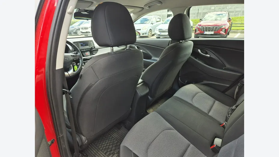 HYUNDAI i30 -