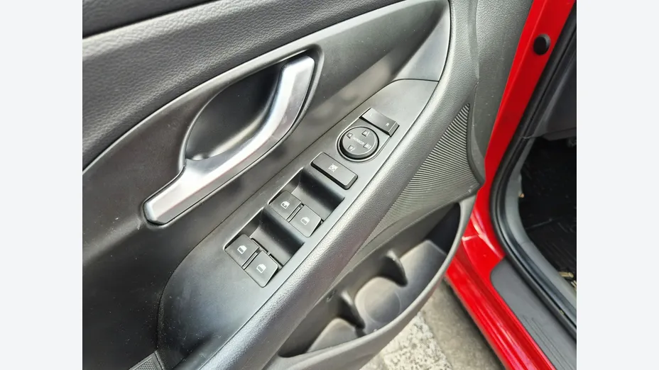 HYUNDAI i30 -