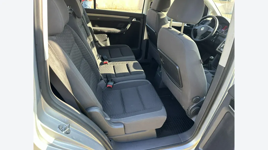 VOLKSWAGEN Touran -