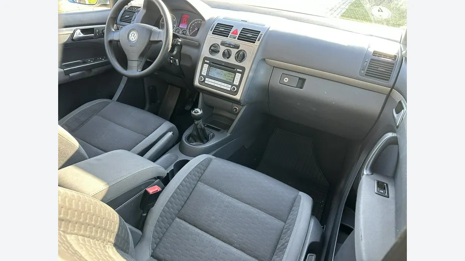 VOLKSWAGEN Touran -