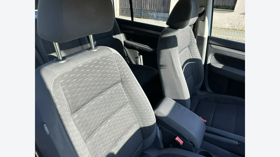 VOLKSWAGEN Touran -