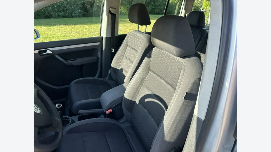 VOLKSWAGEN Touran -