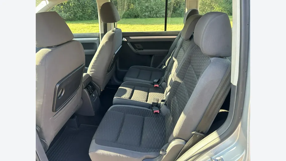 VOLKSWAGEN Touran -