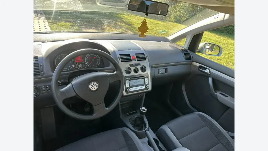 VOLKSWAGEN Touran -