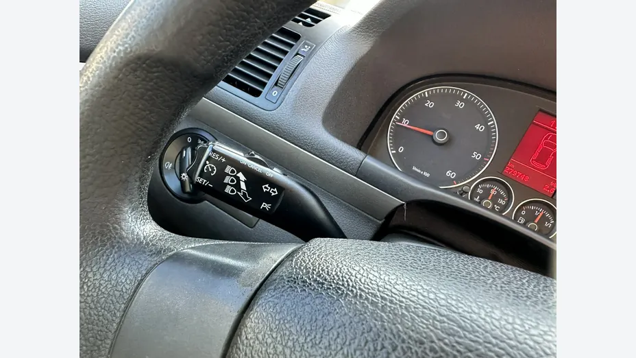 VOLKSWAGEN Touran -
