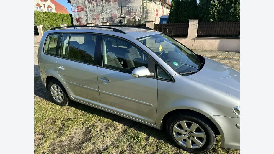 VOLKSWAGEN Touran -