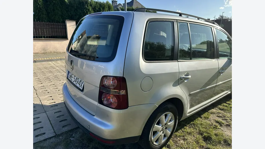 VOLKSWAGEN Touran -