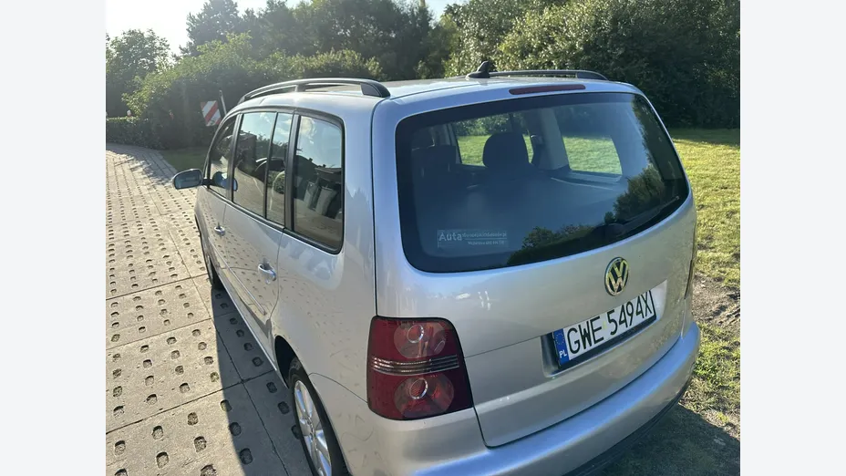 VOLKSWAGEN Touran -