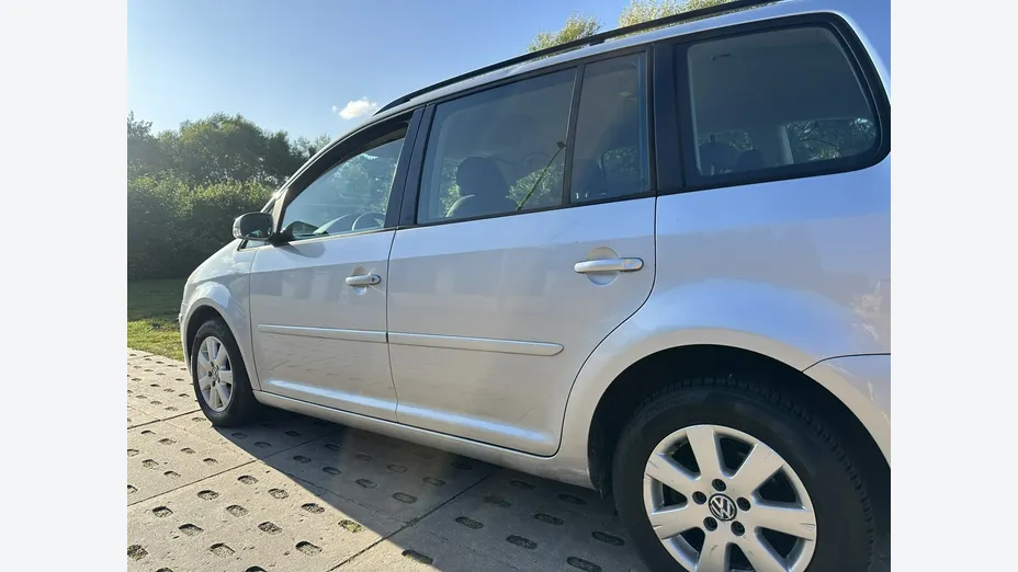 VOLKSWAGEN Touran -