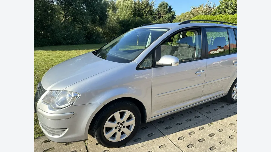 VOLKSWAGEN Touran -