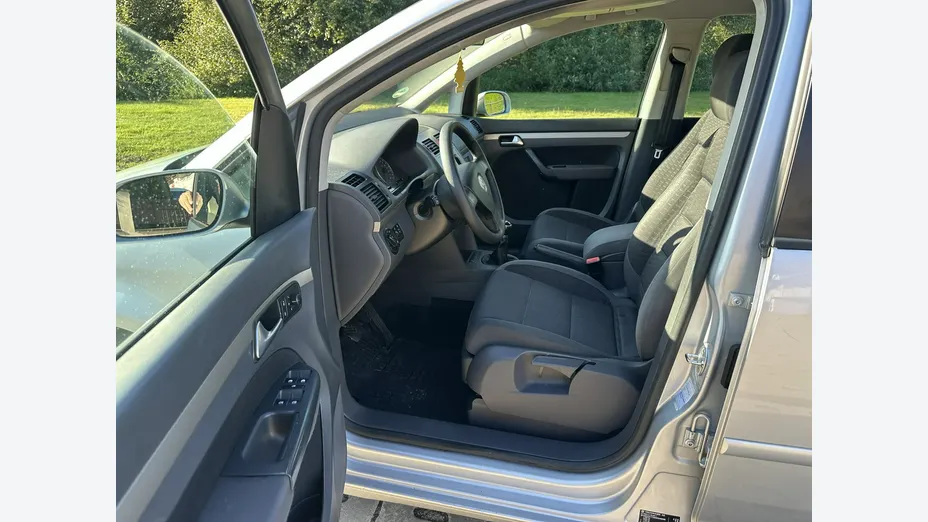 VOLKSWAGEN Touran -