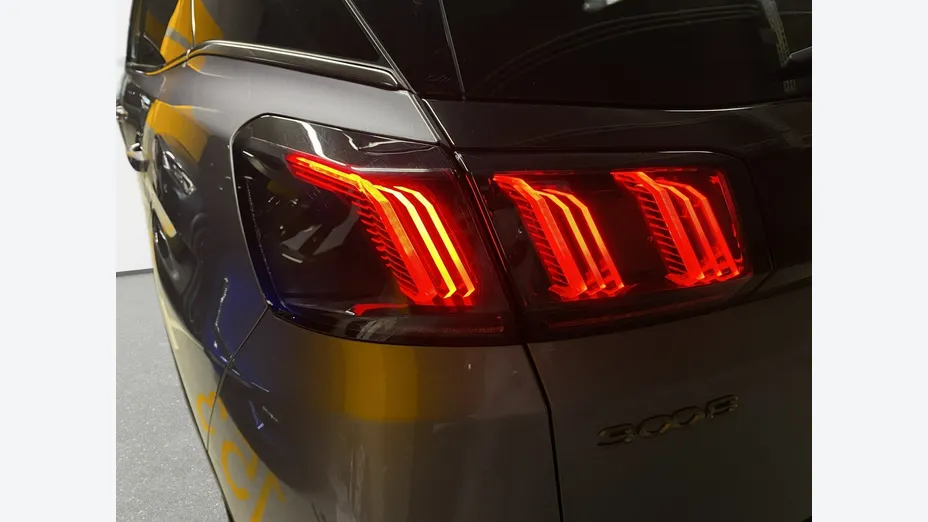 PEUGEOT 3008 -