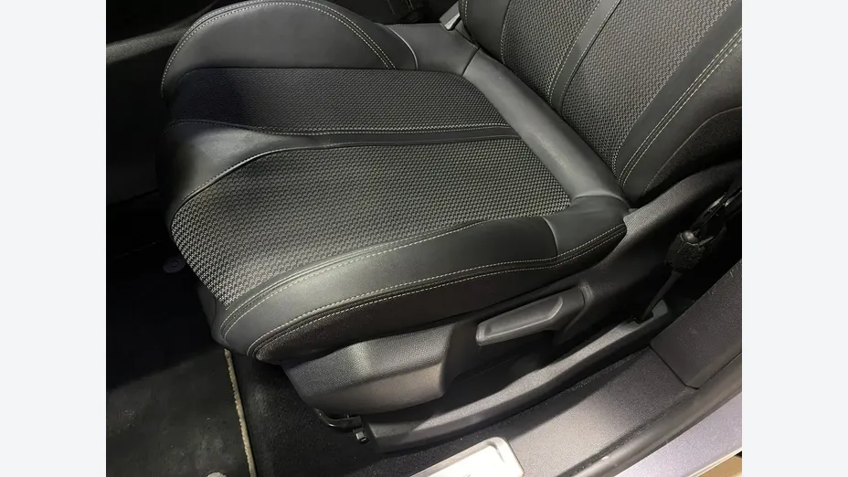 PEUGEOT 3008 -