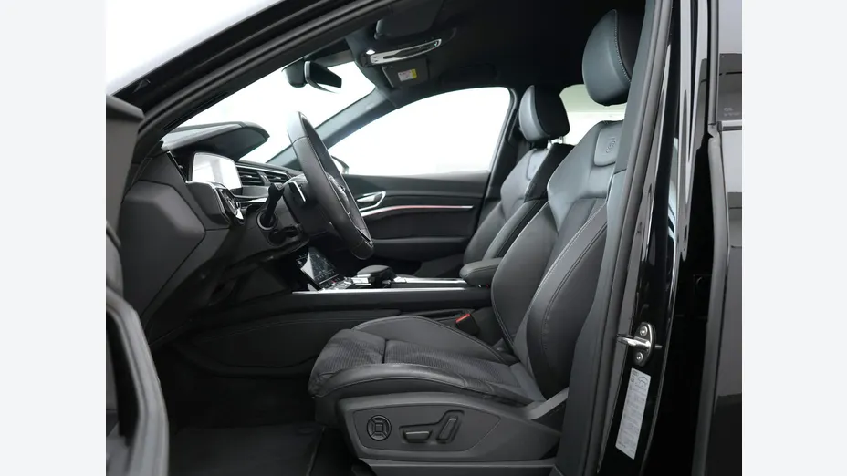 AUDI Q8 -