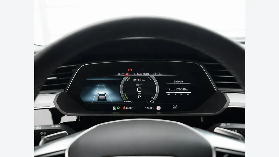 AUDI Q8 -