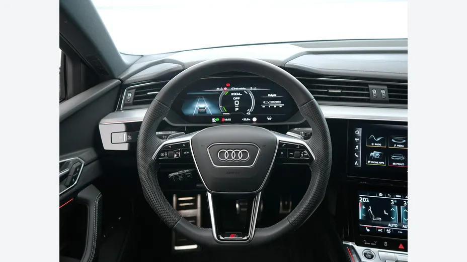 AUDI Q8 -