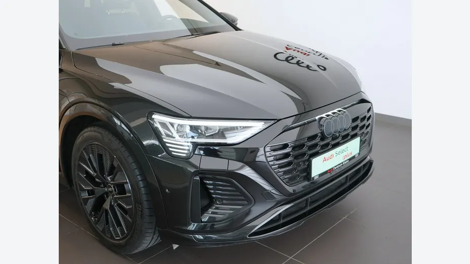 AUDI Q8 -