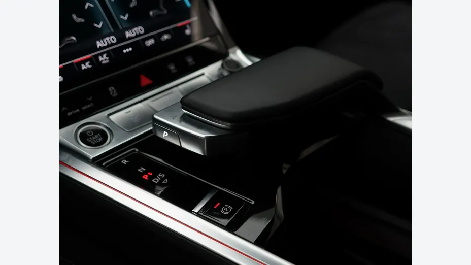 AUDI Q8 -