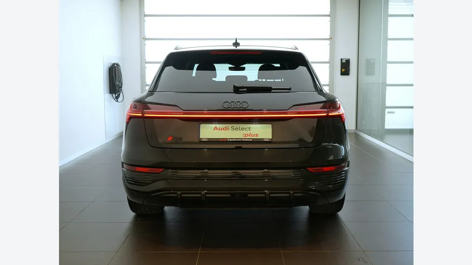 AUDI Q8 -