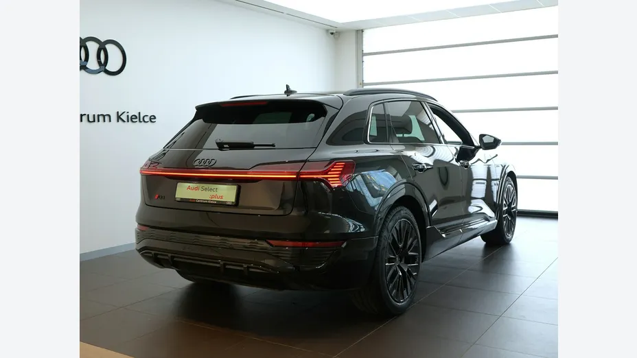 AUDI Q8 -