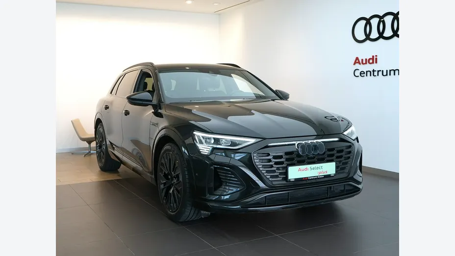 AUDI Q8 -