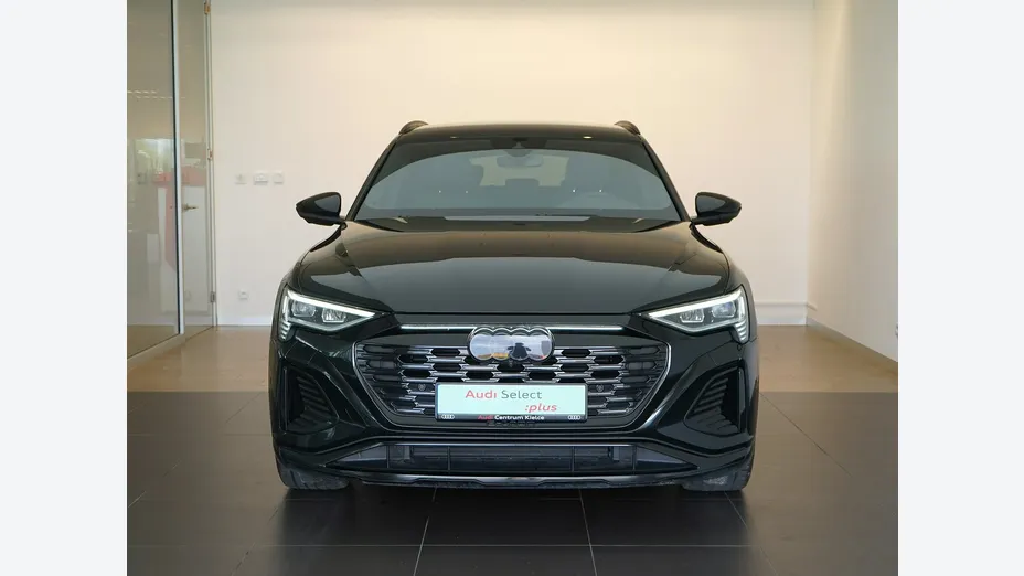 AUDI Q8 -