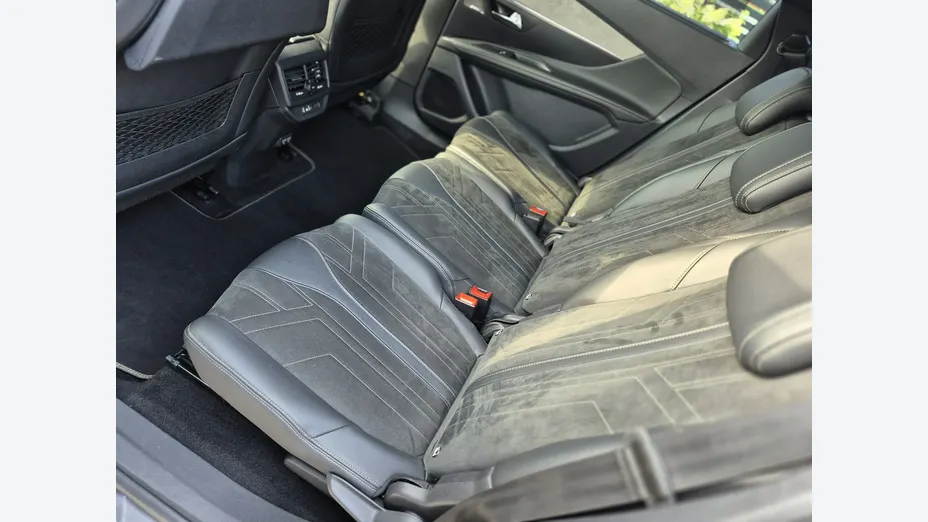 PEUGEOT 5008 -