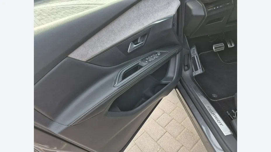 PEUGEOT 5008 -