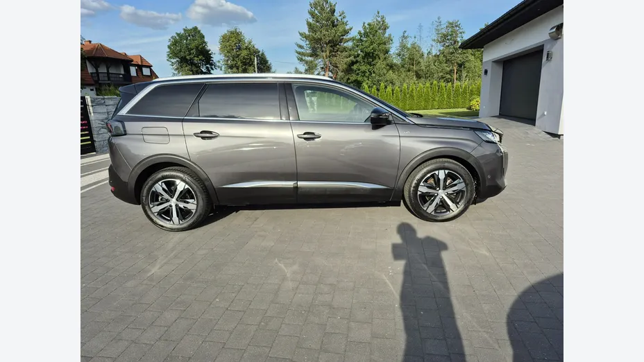 PEUGEOT 5008 -