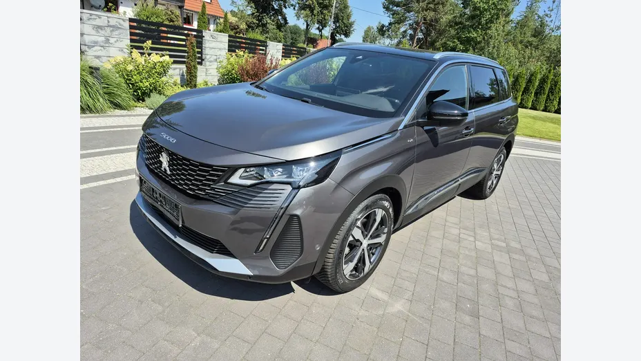 PEUGEOT 5008 -