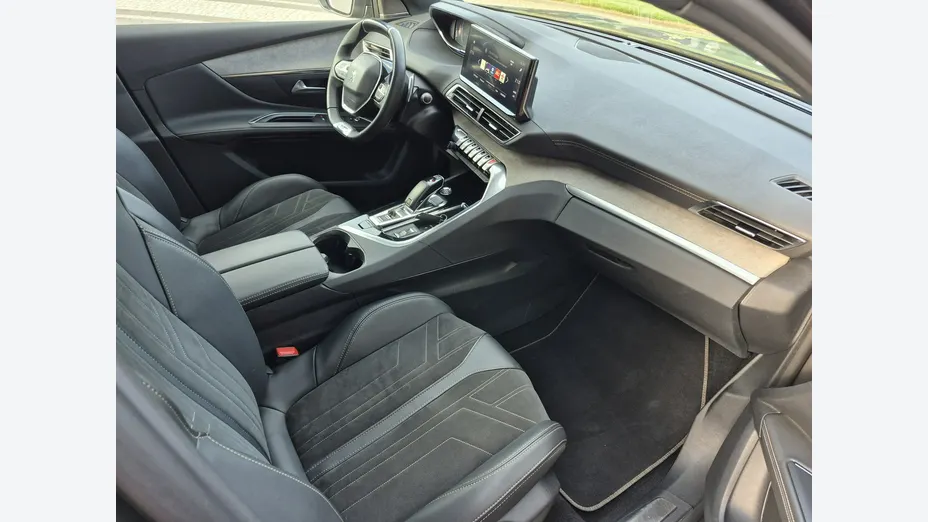 PEUGEOT 5008 -
