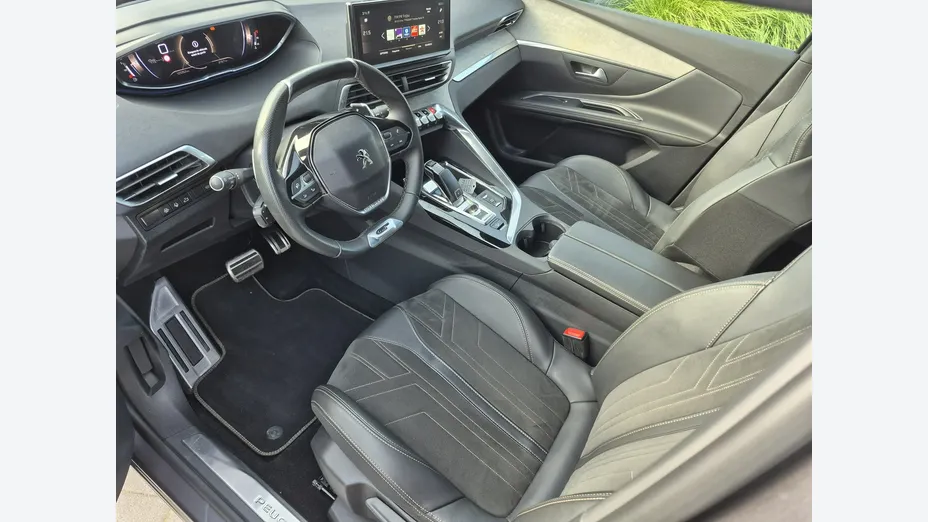 PEUGEOT 5008 -