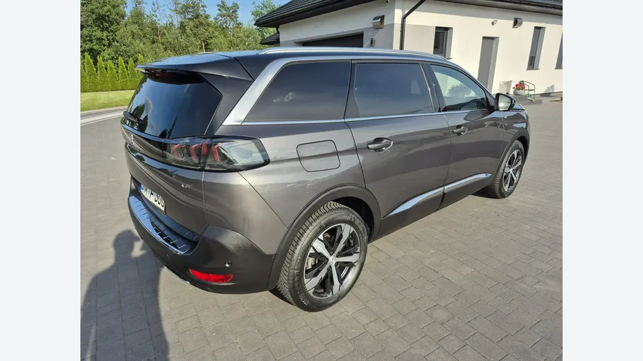 PEUGEOT 5008 -