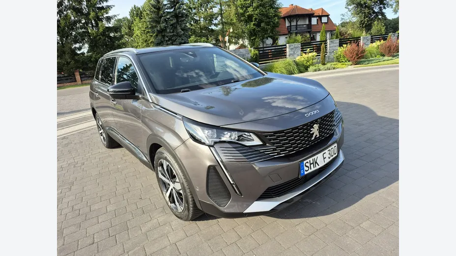 PEUGEOT 5008 -