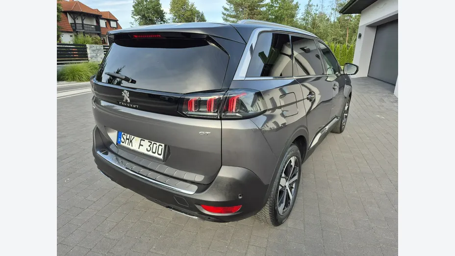PEUGEOT 5008 -