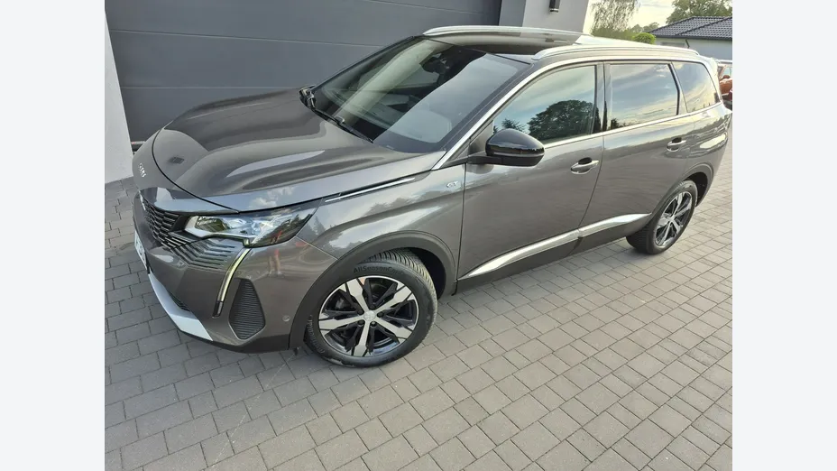 PEUGEOT 5008 -