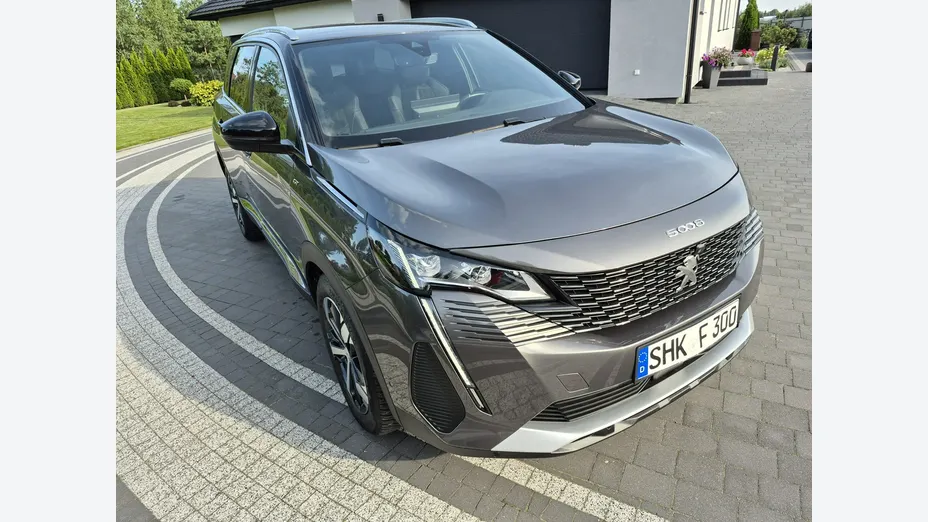PEUGEOT 5008 -