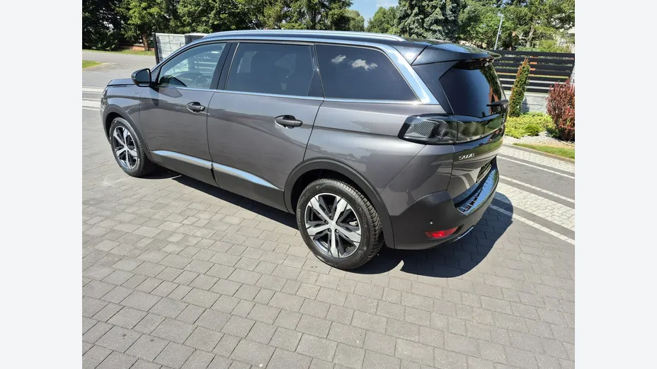 PEUGEOT 5008 -