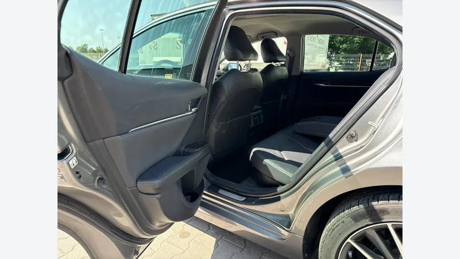 TOYOTA Camry -