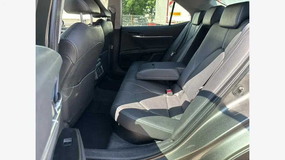 TOYOTA Camry -