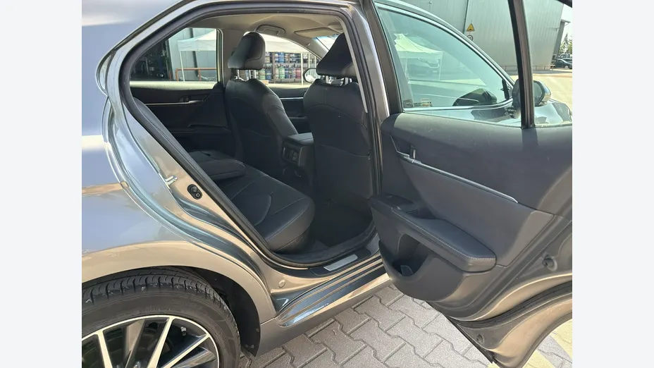 TOYOTA Camry -