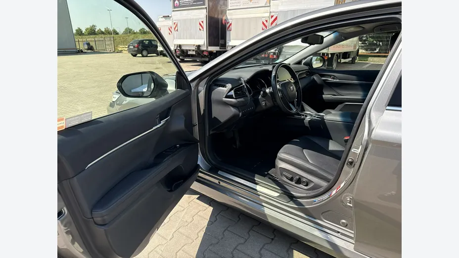 TOYOTA Camry -