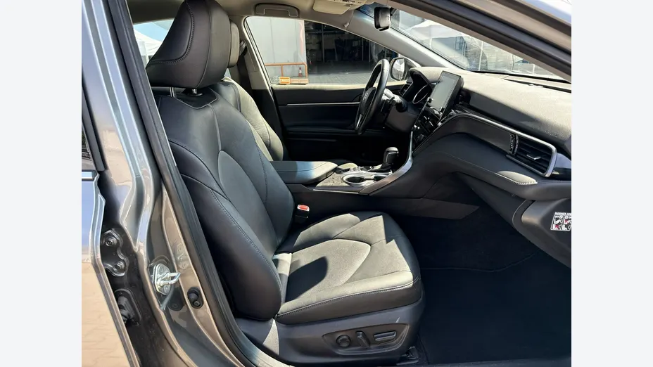 TOYOTA Camry -