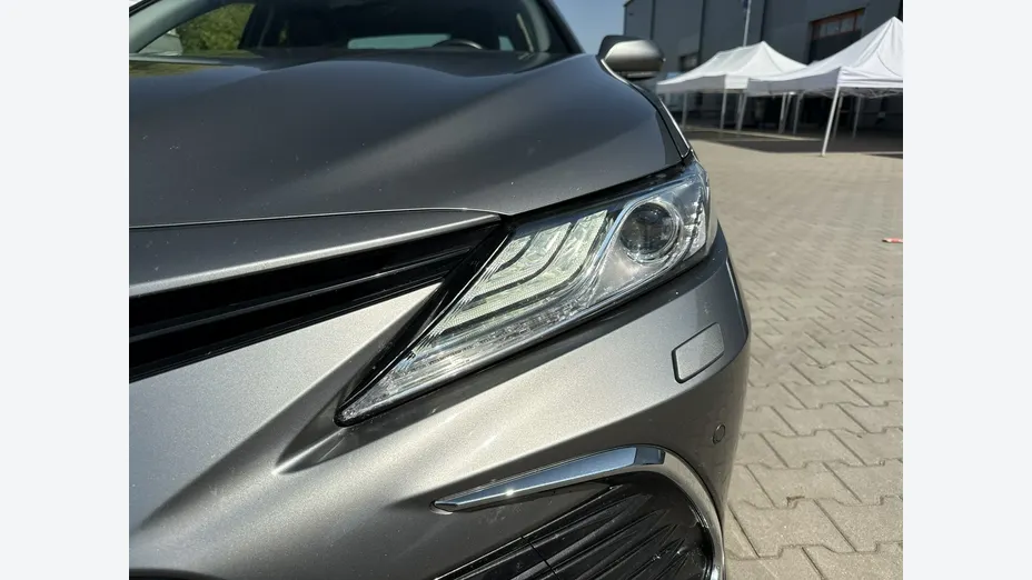 TOYOTA Camry -