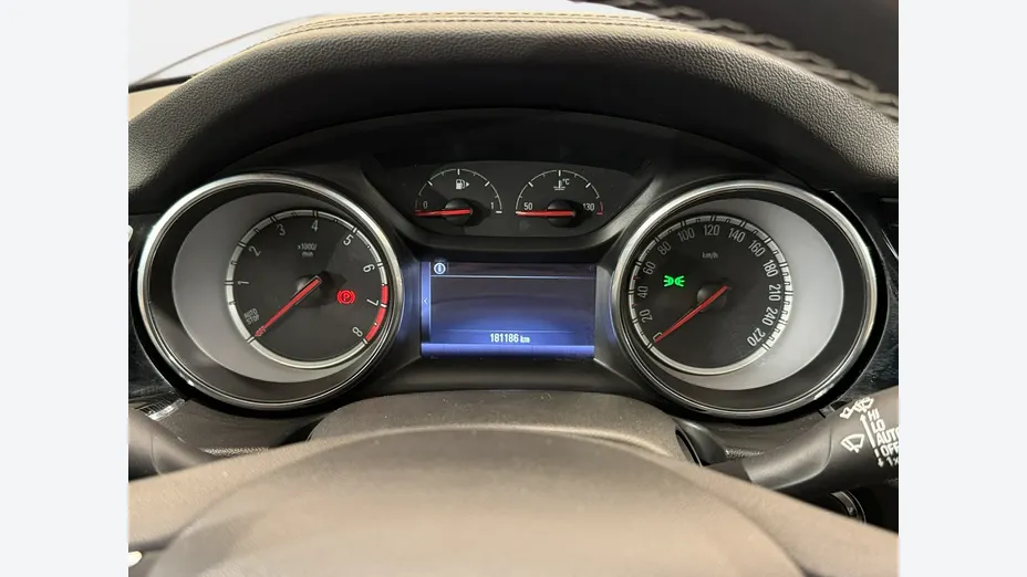 OPEL Insignia -