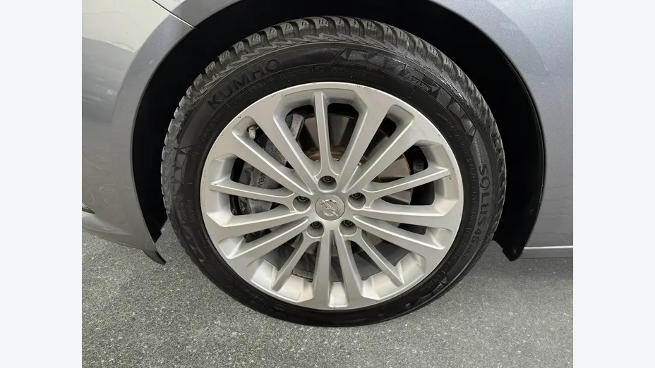 OPEL Insignia -