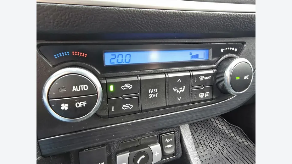 TOYOTA Auris -
