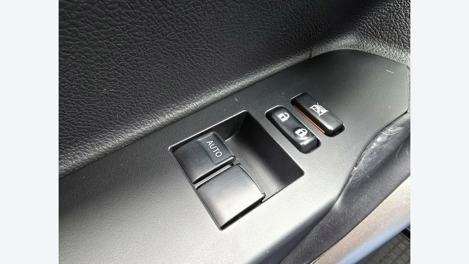 TOYOTA Auris -