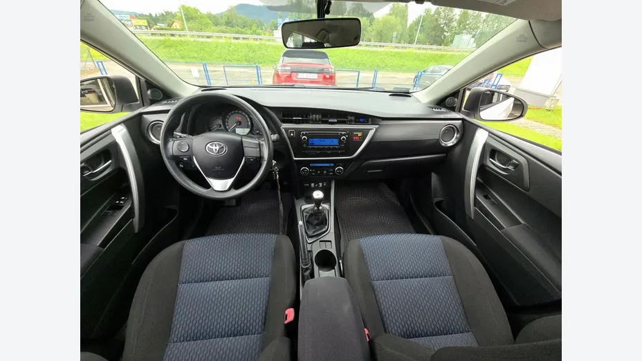 TOYOTA Auris -
