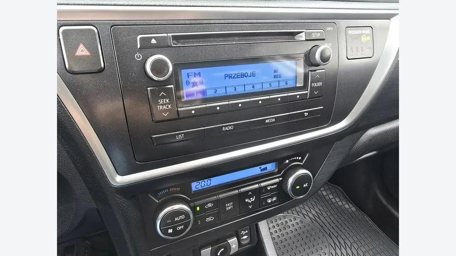 TOYOTA Auris -